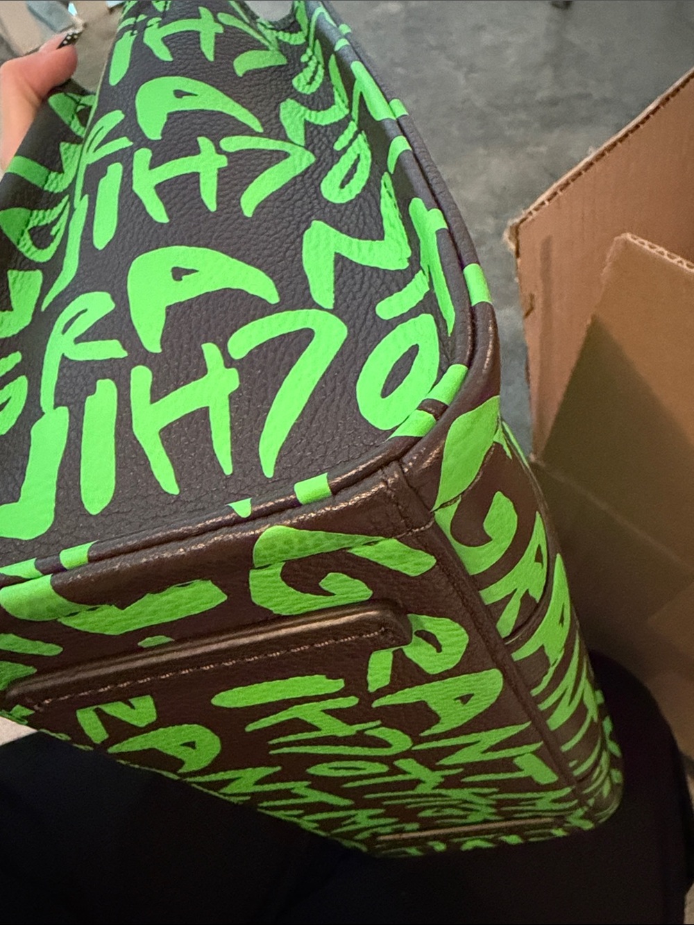 Marc Jacobs Stephen Sprouse Neon Green Graffiti Tote on Dark Brown - Picture 10 of 13